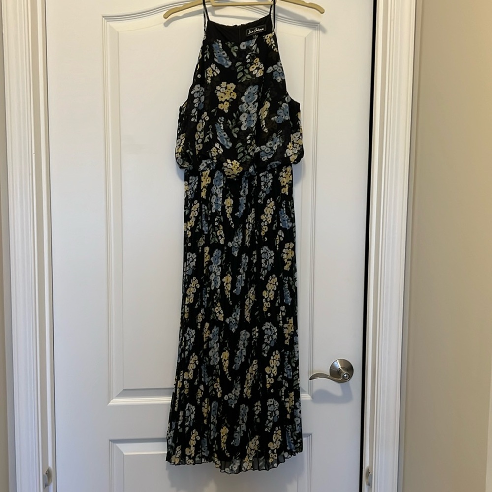 Sam Edelman floral size 6 below the knee polyester dress. Excellent condition.